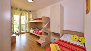 2 bedrooms, iron/ironing board, free WiFi, bed sheets