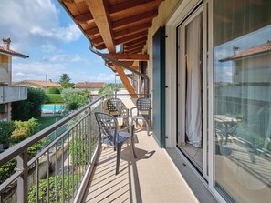 Property grounds - Apartment 'Madonnina  In Lazise' with Shared Pool, Wi-Fi and Air Conditioning (Lazise)