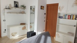 Interior - Apartment 'Madonnina  In Lazise' with Shared Pool, Wi-Fi and Air Conditioning (Lazise)