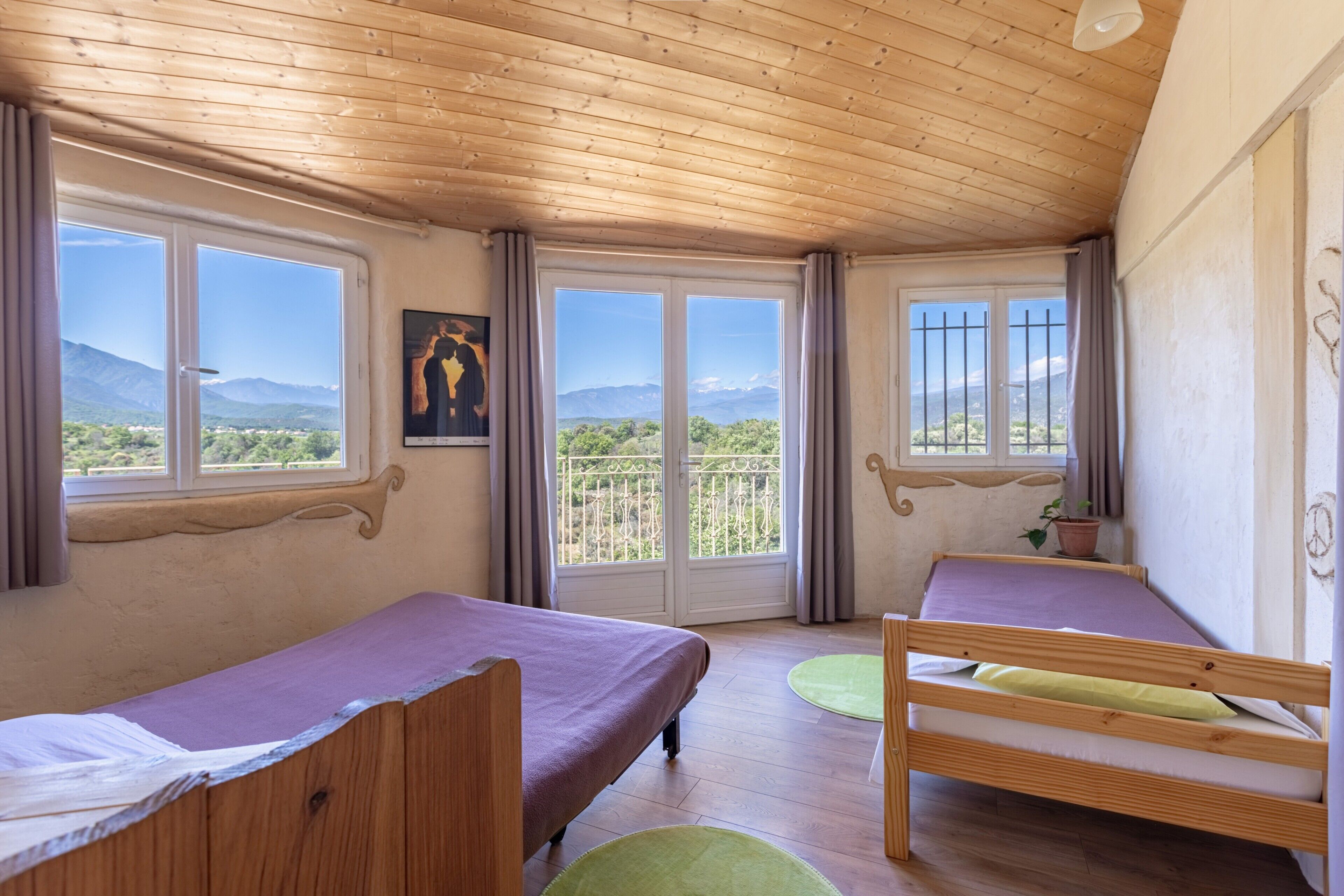 4 bedrooms, bed sheets