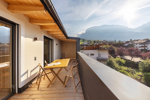 Apartment 'Panorama Loft Meran' with Mountain View, Private Terrace and Wi-Fi