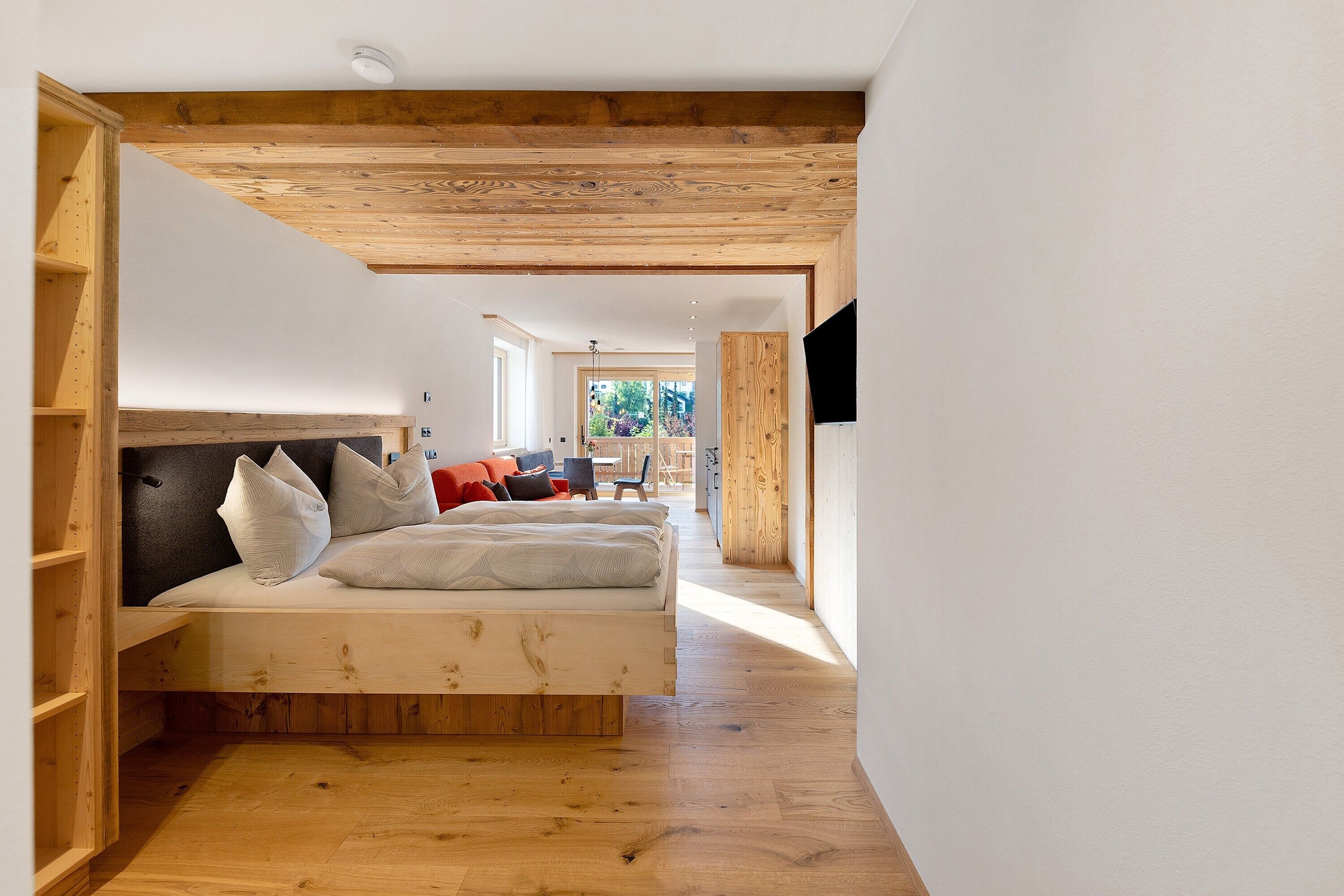 Free WiFi, bed sheets, wheelchair access