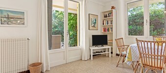 Apartment “Villa Dorène” with Private Terrace, Wi-Fi and Air Conditioning