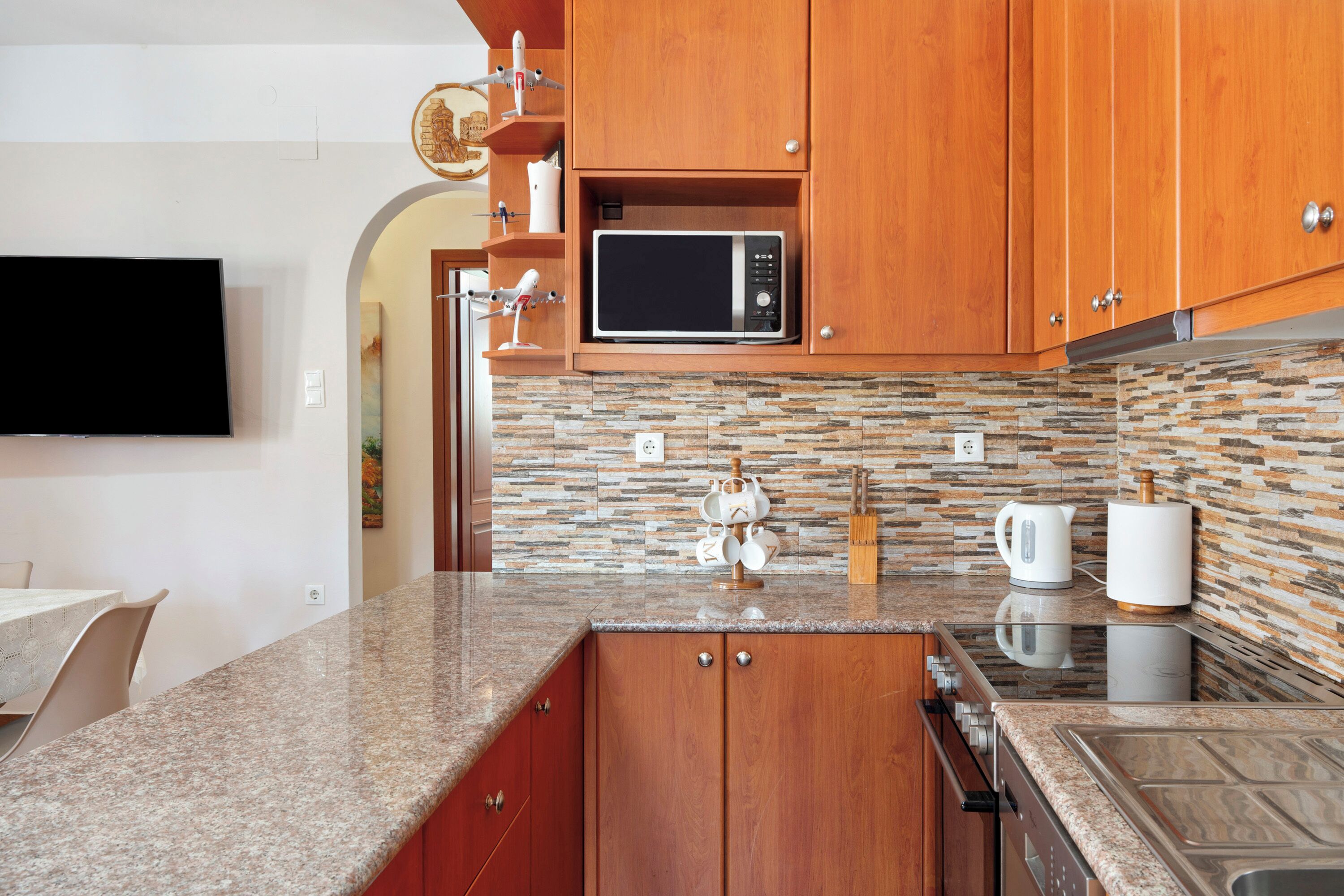 Kühlschrank, Mikrowelle, Ofen, Herdplatte