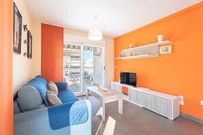 TV - Apartment 'Lopimar Segrelles' with Private Terrace, Wi-Fi and Air Conditioning (Canet d'en Berenguer)