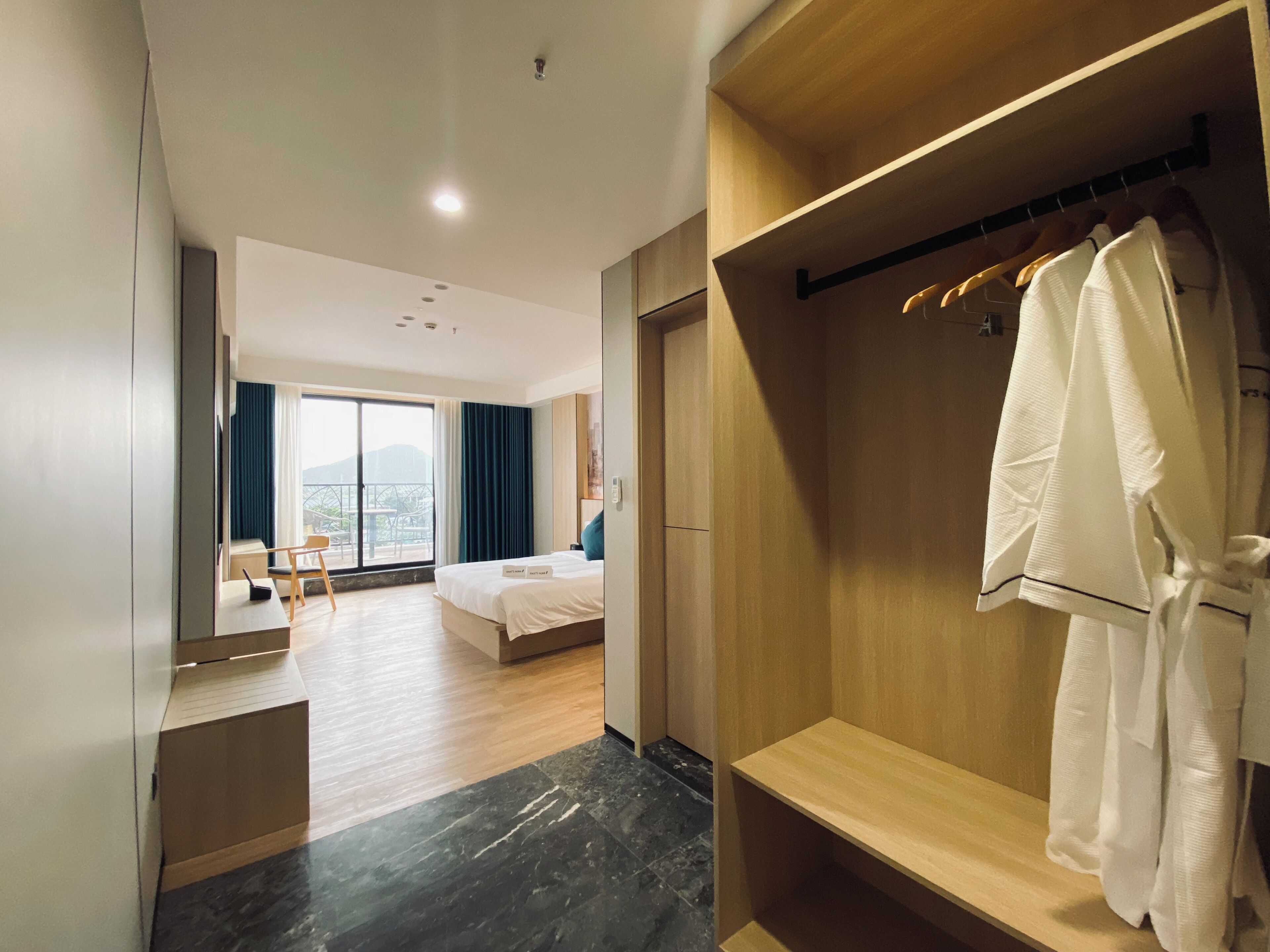 Room, Terrace, City View | Laptop workspace, soundproofing, WiFi (free)