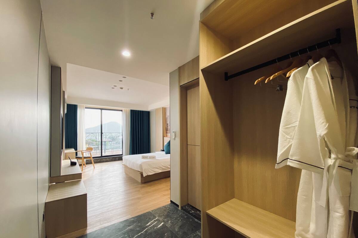 客房, 露台, 城市景观 | 笔记本电脑工作区、隔音、免费 WiFi