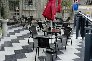 Tempat makan luar