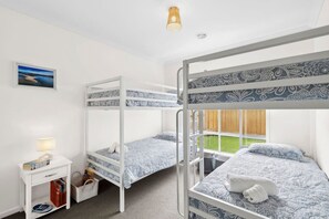 4 Schlafzimmer, Schreibtisch, Bügeleisen/Bügelbrett, kostenloses WLAN