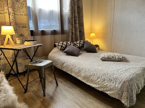 1 habitación y ropa de cama