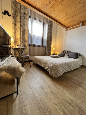 1 quarto, roupa de cama