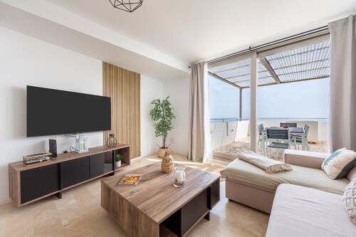 Luxury Duplex Apartment with Sea Views, Shared Pool and Air Conditioning