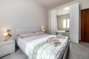 1 soverom, strykejern/-brett og sengetøy