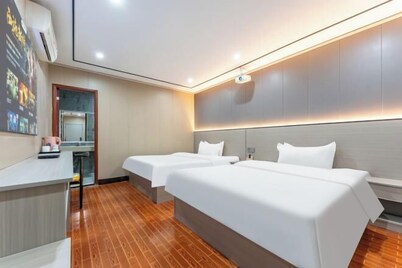 Nanchang Yiman Hotel (Qingshan Lake Wanda Plaza store)