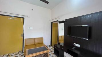 2 BHK Flat | WiFi (free), bed sheets