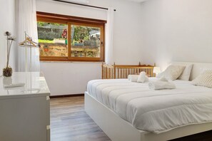 3 quartos, ferros/tábuas de passar roupa, Wi-Fi de cortesia