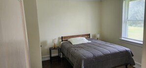 2 habitaciones, tabla de planchar con plancha, wifi y ropa de cama 