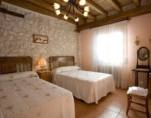 5 bedrooms, free WiFi, bed sheets