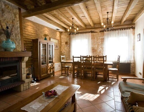 Country House 'Las Espigas' with Mountain View, Private Terrace and Wi-Fi