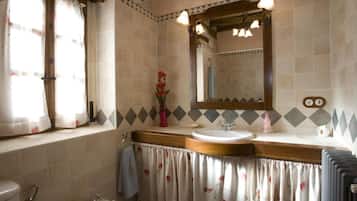 Ducha, secador de pelo, toallas