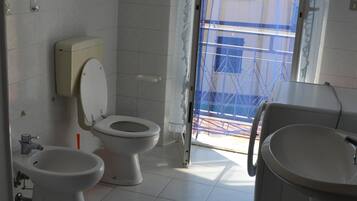 Douche, serviettes fournies