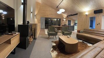 Smart TV, fireplace, computer monitors