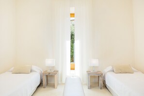 3 bedrooms, free WiFi, bed sheets - Country House 'Casa Con Piscina En Selva' with Sea Views, Wi-Fi and Air Conditioning (Selva)