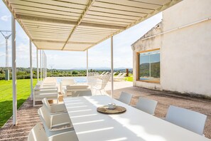 Outdoor dining - Country House 'Casa Con Piscina En Selva' with Sea Views, Wi-Fi and Air Conditioning (Selva)