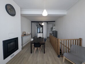 A modern apartment with a dining area, kitchen, and living space. - In the heart of the historic city of Langres, a city of art and history. (Langres)