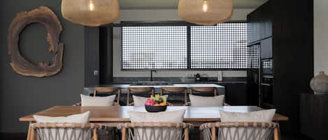 ヴィラ 3 ベッドルーム プライベートプール ガーデンビュー | ダイニングルーム