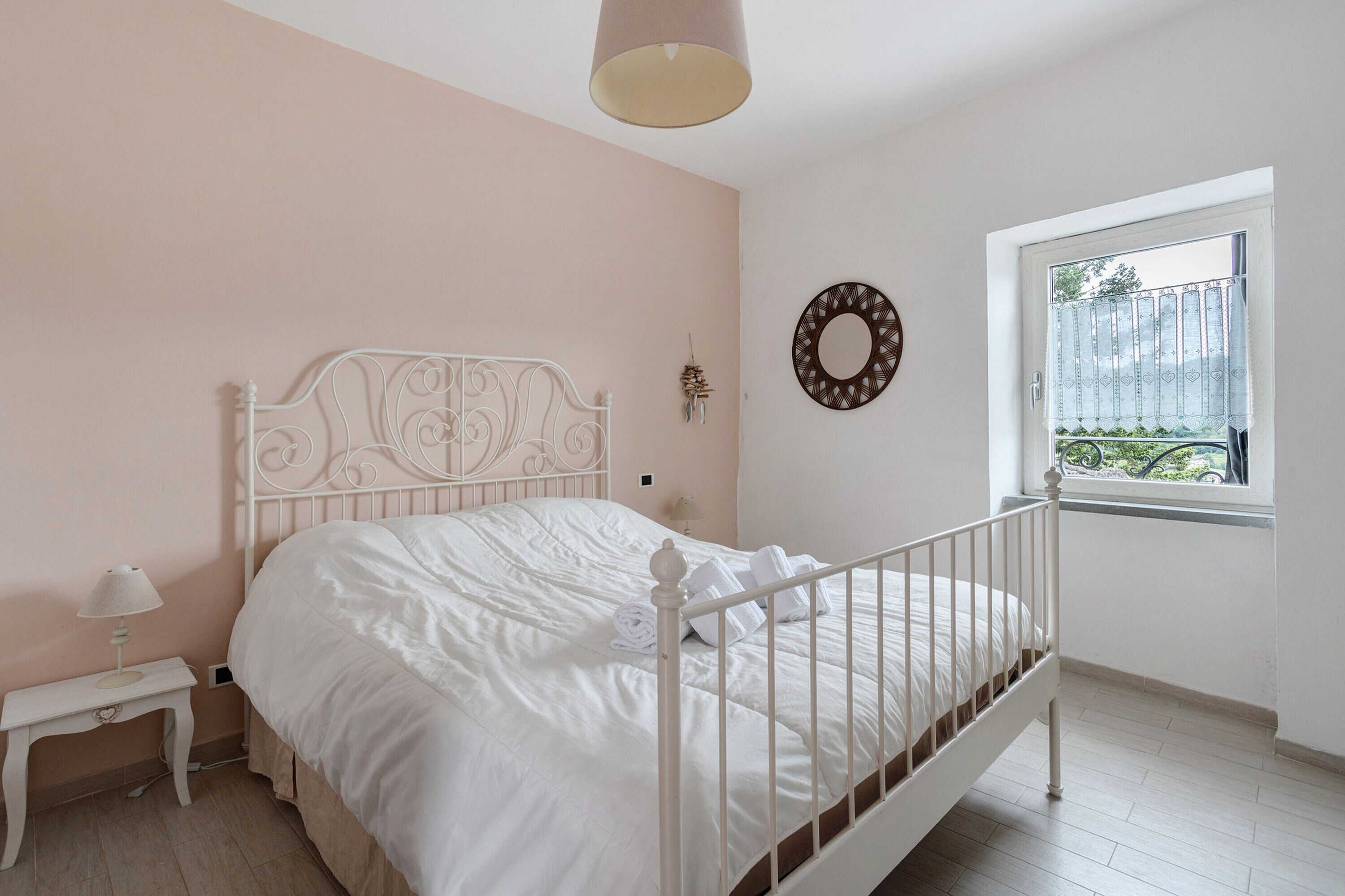 1 bedroom, bed sheets