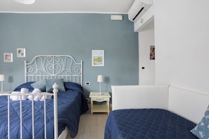 1 bedroom, bed sheets