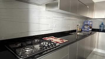 Superior Apartment, Balcony, City View | Private kitchen | Fridge, cookware/dishes/utensils