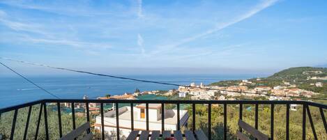 屋外ダイニングエリア