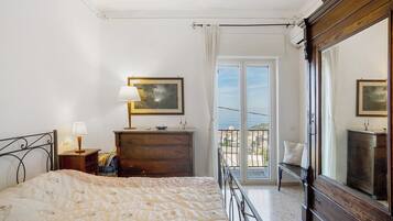 2 makuuhuonetta, silitysrauta/-lauta, ilmainen Wi-Fi, vuodevaatteet