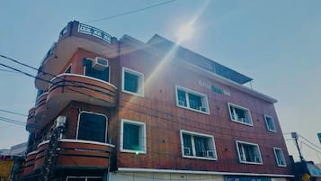 숙박 시설 정면