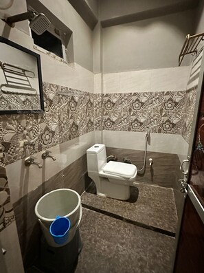 Standard Room | Bathroom
