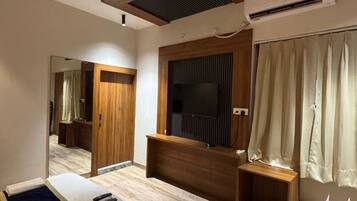 Soundproofing, free WiFi