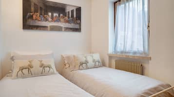 2 quartos, ferros/tábuas de passar roupa, Wi-Fi de cortesia