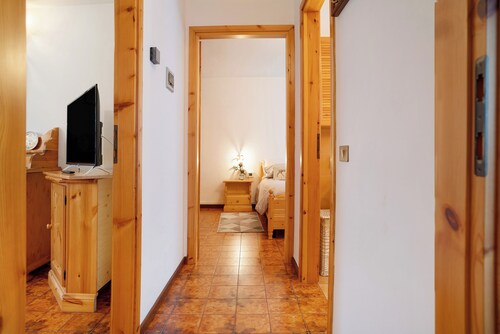 Appartement 'Appartamento Eva' avec vue sur les montagnes, balcon et Wi-Fi