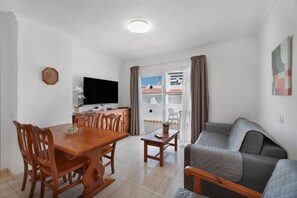 TV - Vacation Apartment 'Sky Paradise Las Floritas' with Shared Pool, Private Terrace and Wi-Fi (Arona)