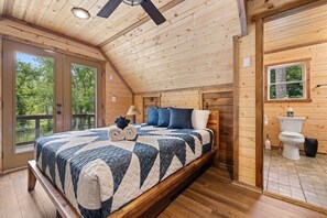 2 bedrooms, desk, iron/ironing board, free WiFi - Riverside Oasis with Stunning Views, Cozy Firepit! (Luray)