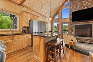 ثلاجة، ميكروويف، فرن، موقد طهي مسطح