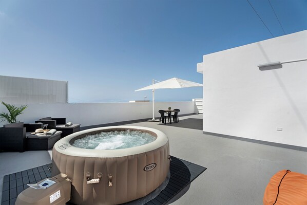 Outdoor dining - Vacation Home 'El Rinconcito De Niña' with Sea View, Private Terrace and Wi-Fi (Tijoco Bajo)