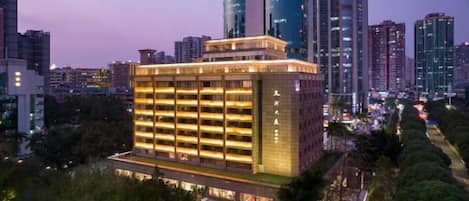 A high-rise hotel with multiple floors, surrounded by a cityscape.