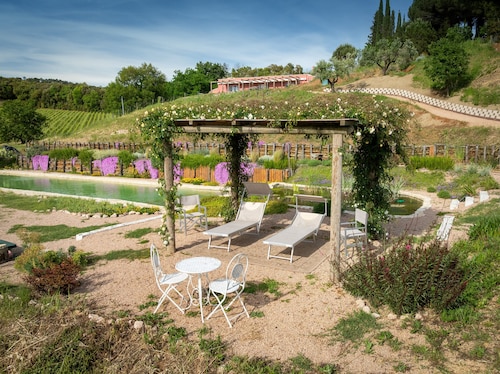 Apartment 'Podere Terraviva - Apt Ginestra' with Sea View, Shared Pool and Wi-Fi