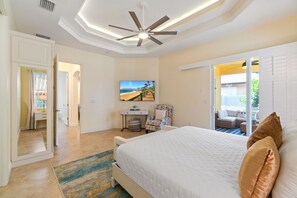 4 slaapkamers, een bureau, een strijkplank/strijkijzer, reisbedje