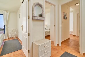 4 chambres, fer et planche à repasser, accès au Wi-Fi (inclus)