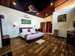 Superior Double Room, Balcony | Desk, laptop workspace, free WiFi