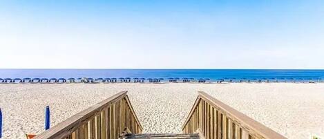 Am Strand, Liegestühle, Strandtücher